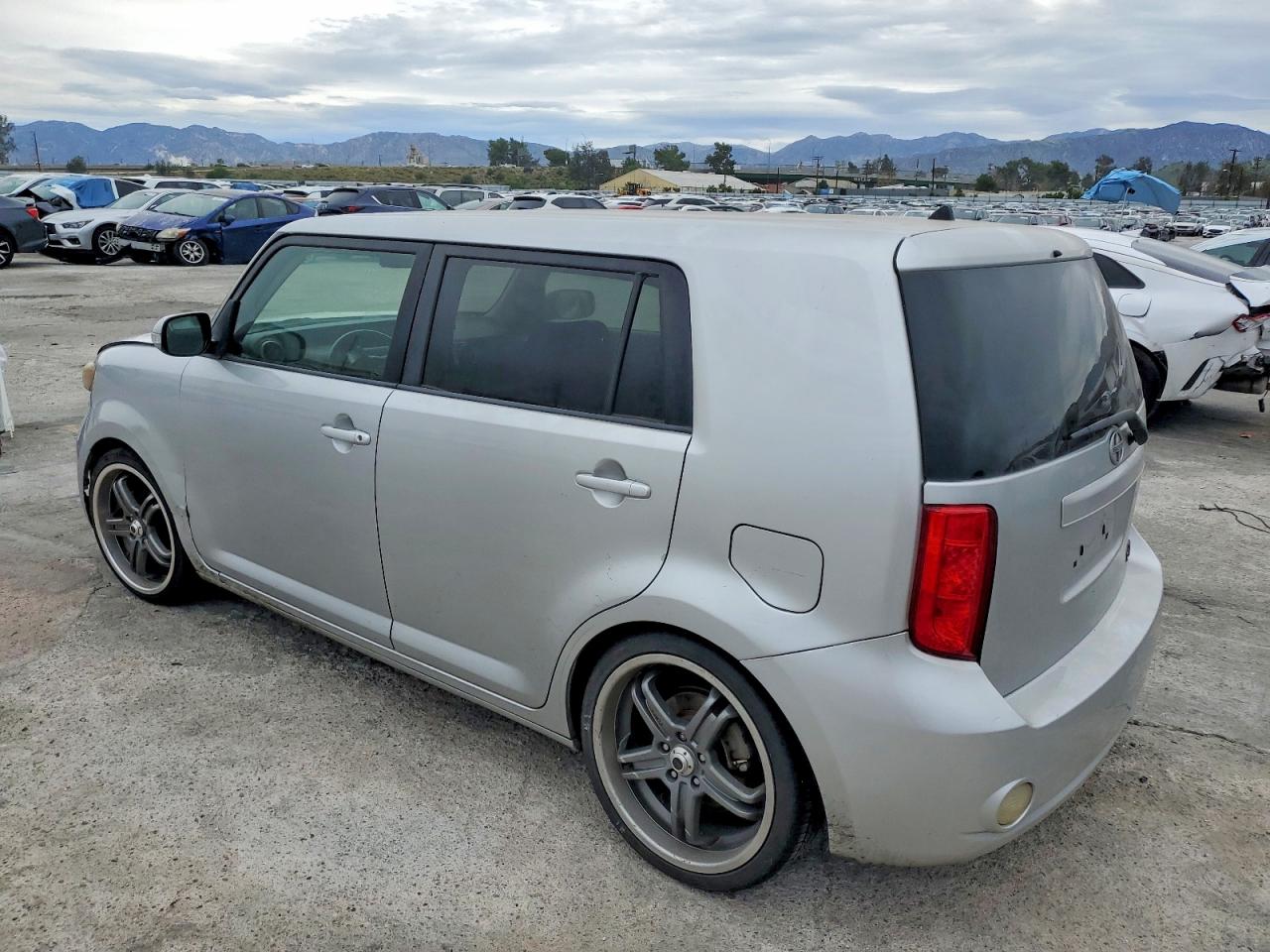 2008 TOYOTA SCION XB photo 2