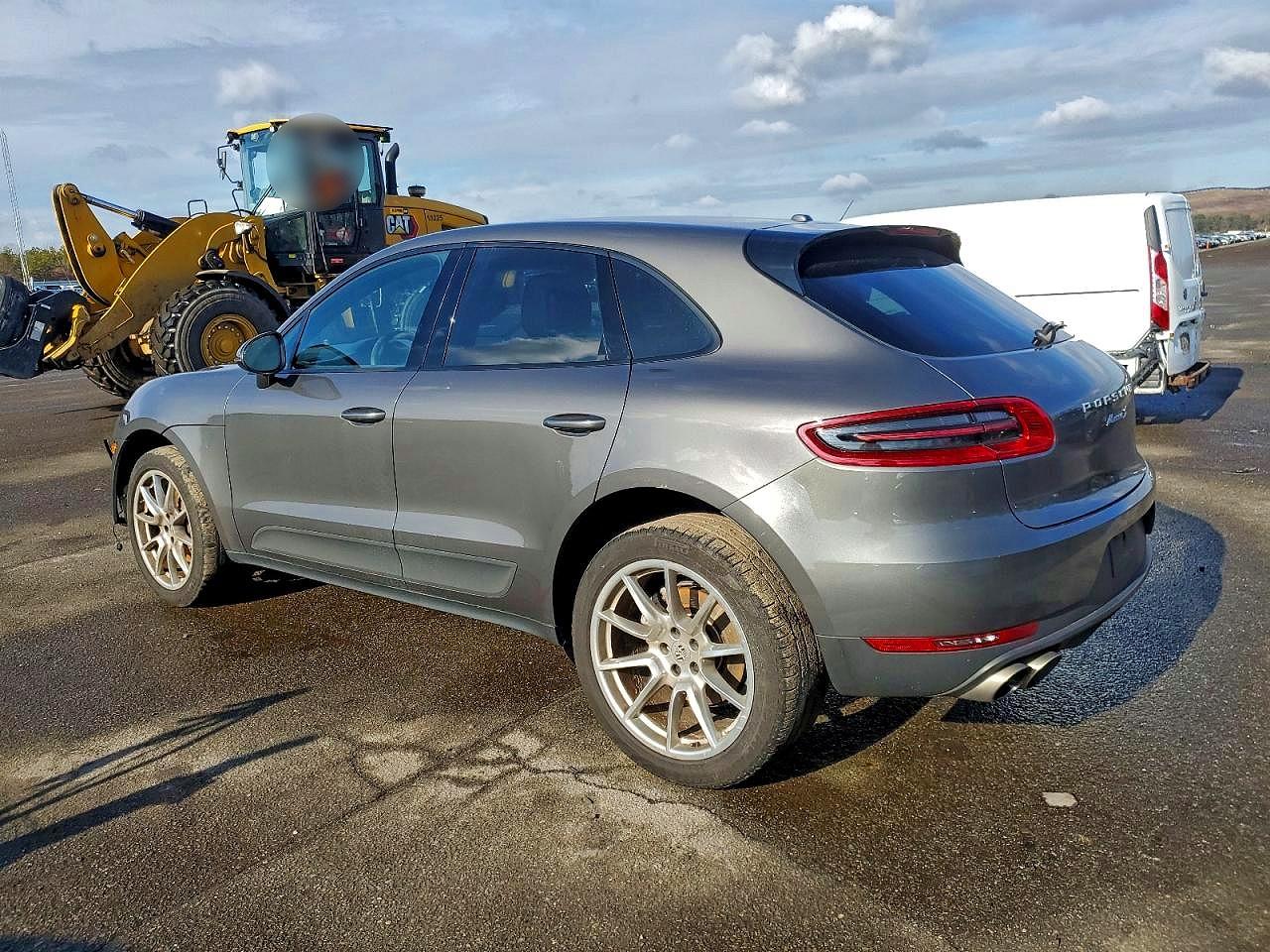 2015 PORSCHE MACAN S photo 2