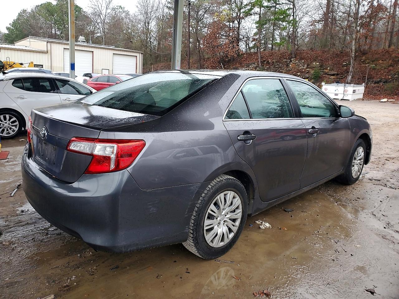 2014 TOYOTA CAMRY L photo 3