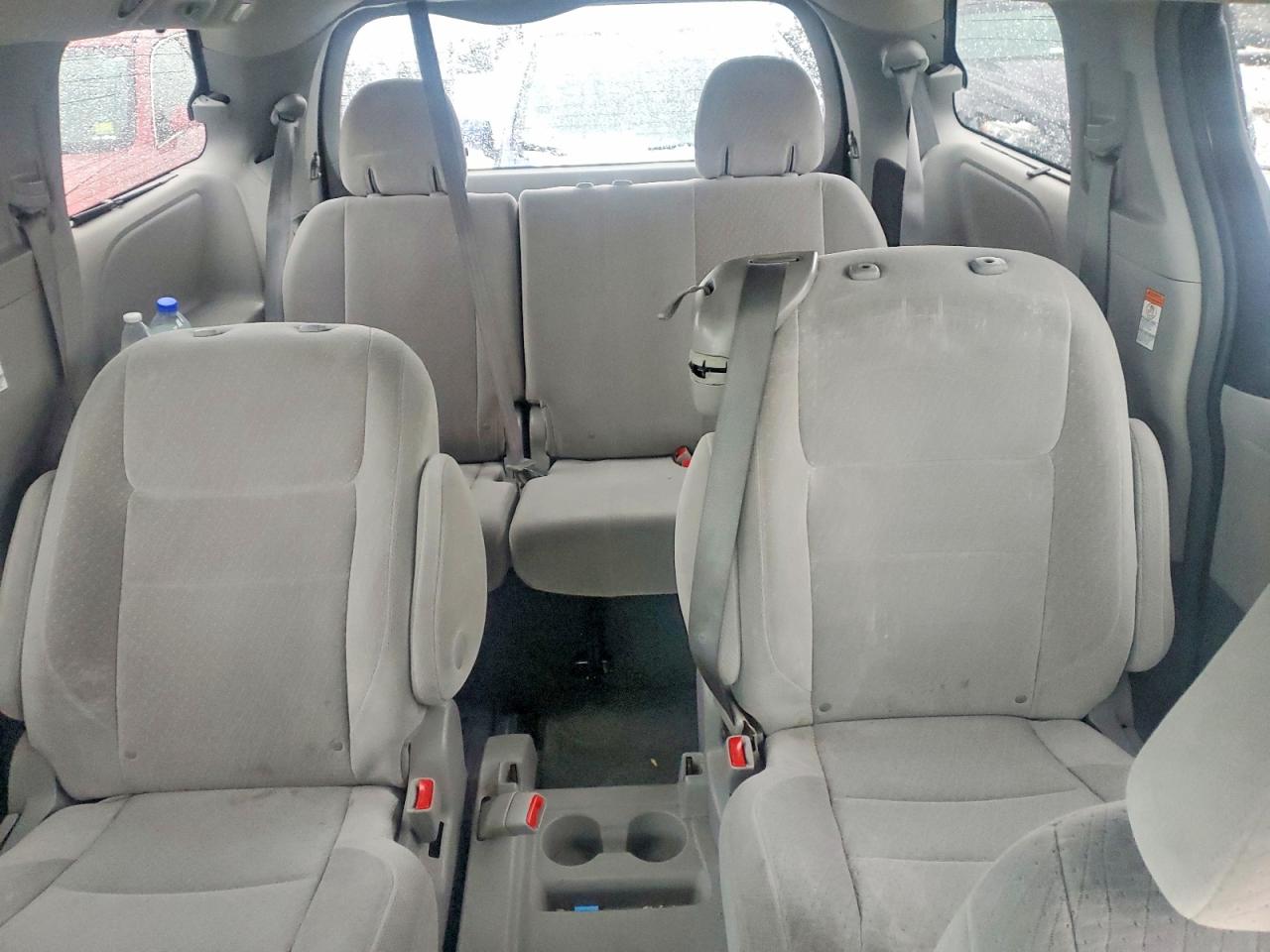 2015 TOYOTA SIENNA LE photo 10