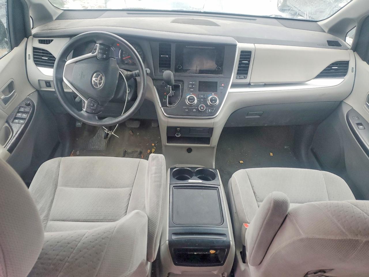 2015 TOYOTA SIENNA LE photo 8