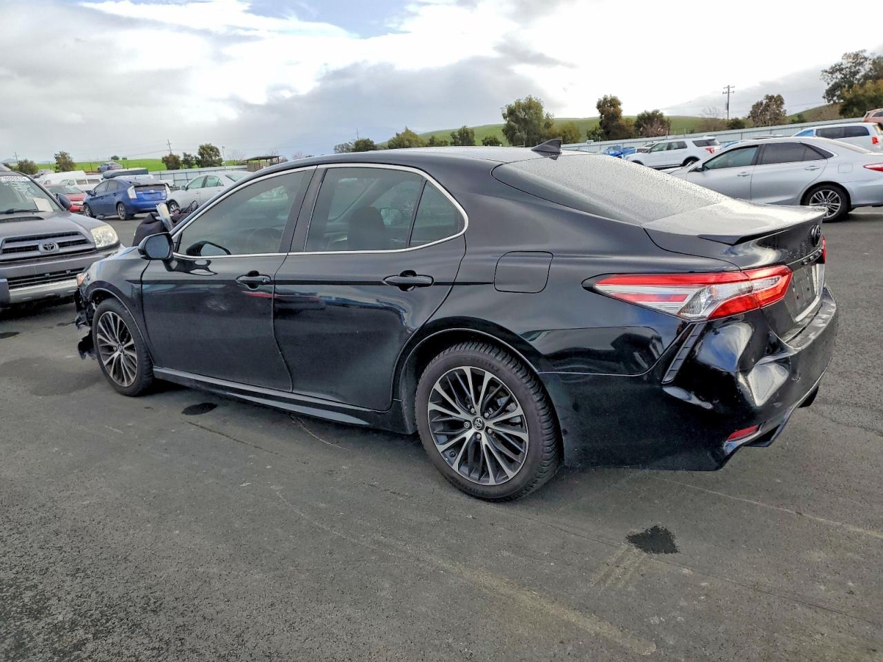 2019 TOYOTA CAMRY L photo 2