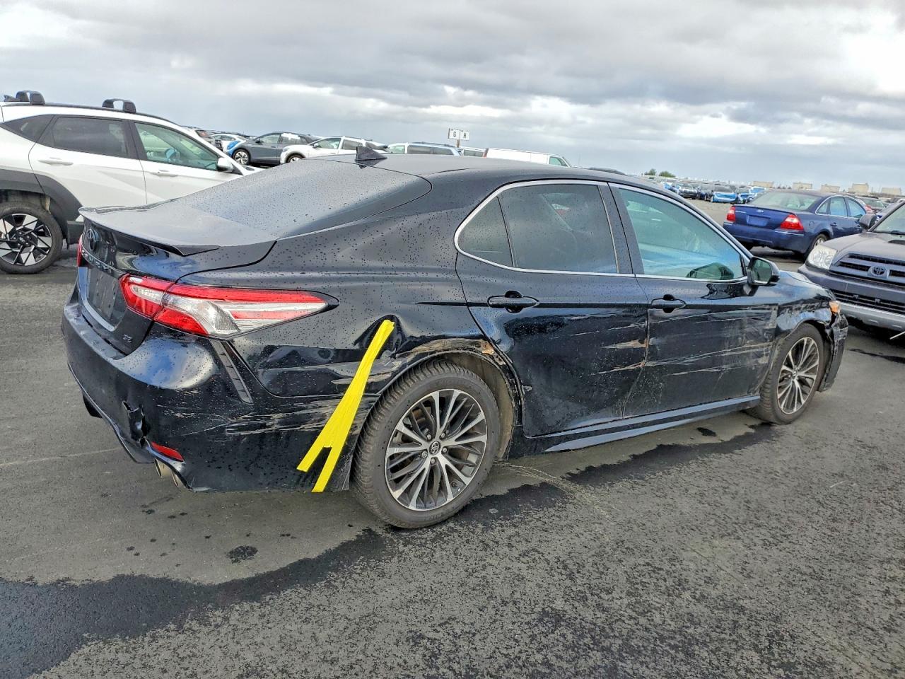 2019 TOYOTA CAMRY L photo 3