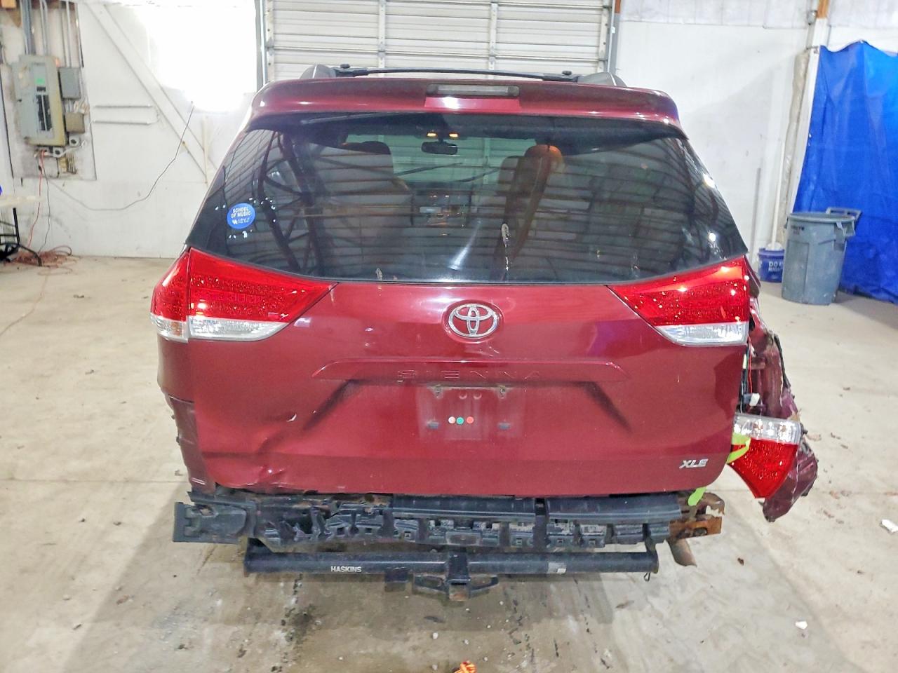 2014 TOYOTA SIENNA XLE photo 6