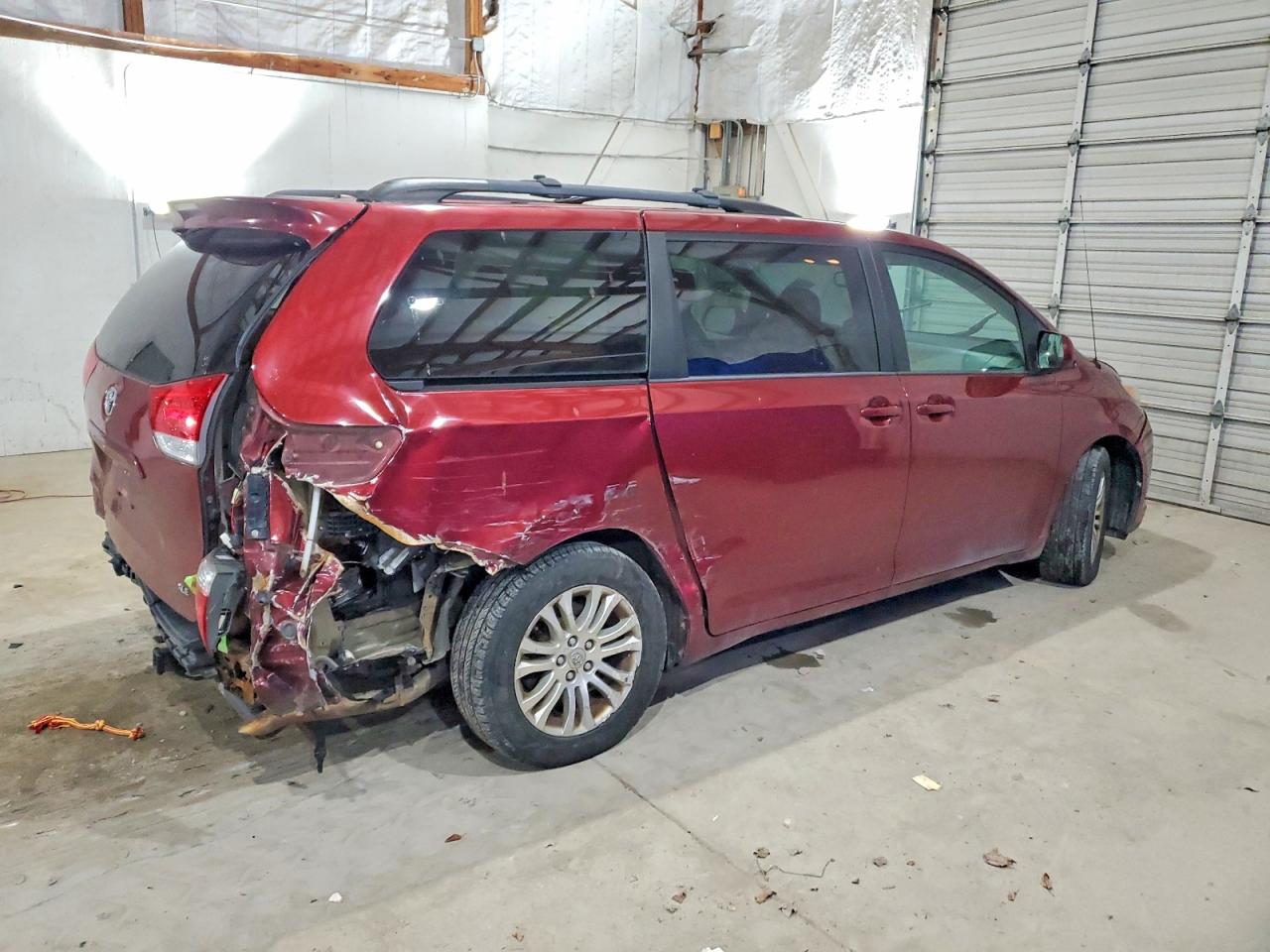 2014 TOYOTA SIENNA XLE photo 3