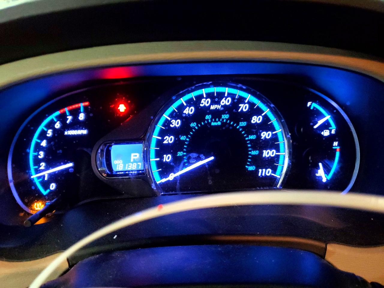 2014 TOYOTA SIENNA XLE photo 9