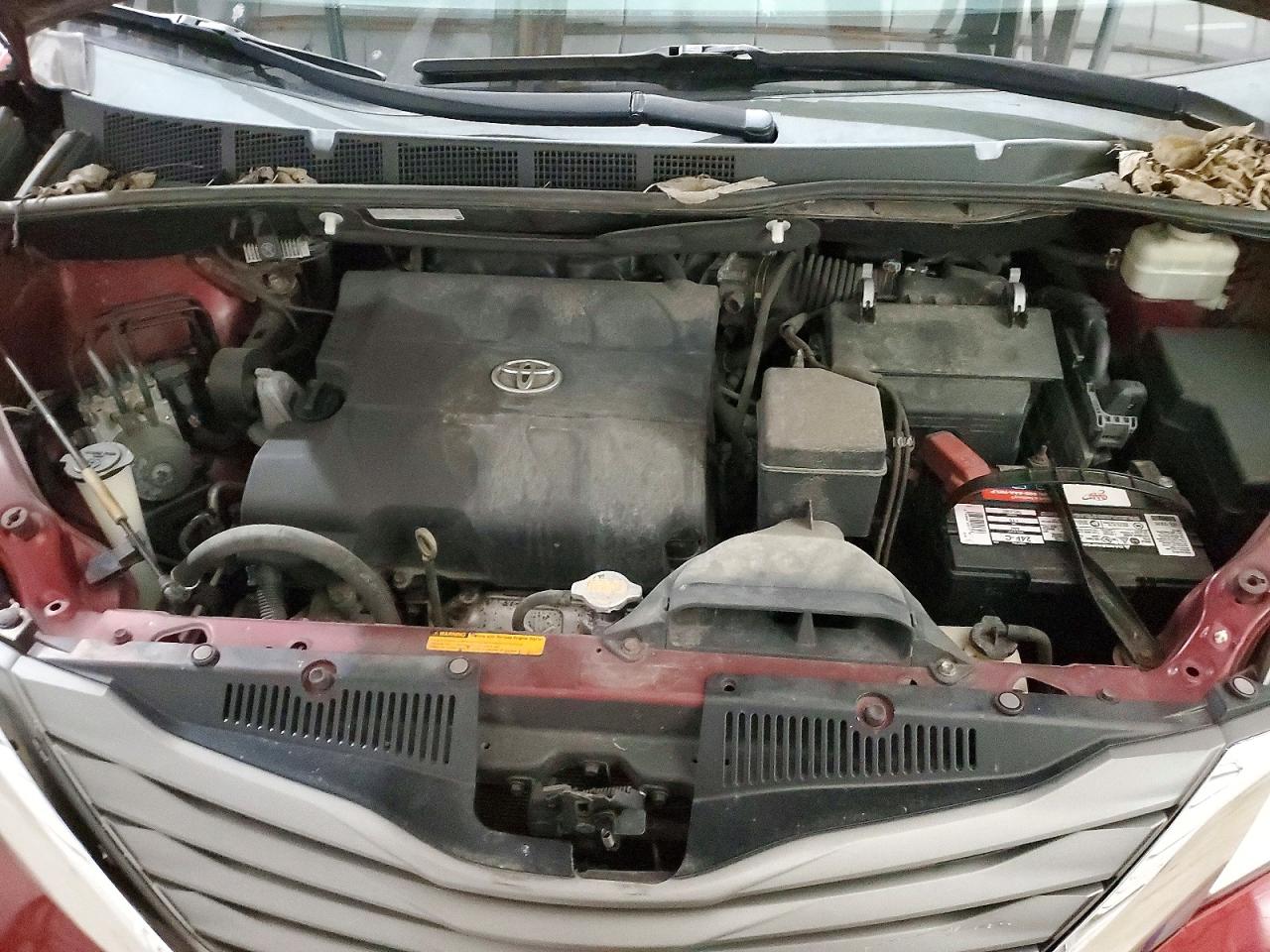 2014 TOYOTA SIENNA XLE photo 12