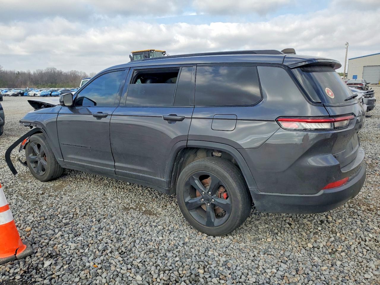 2023 JEEP GRAND CHEROKEE L LAREDO photo 2