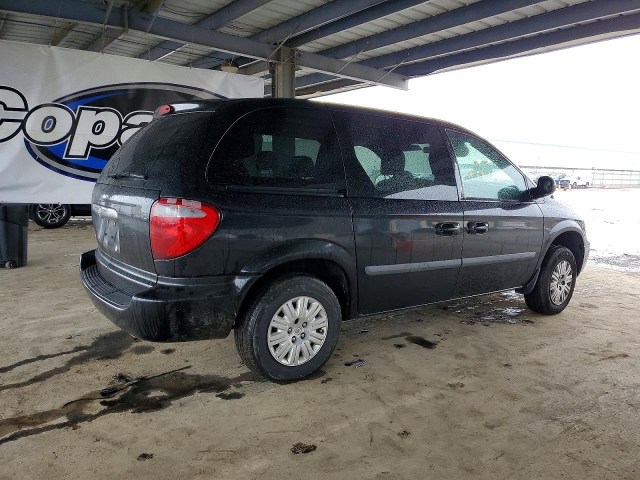 2007 CHRYSLER TOWN & COUNTRY LX photo 3