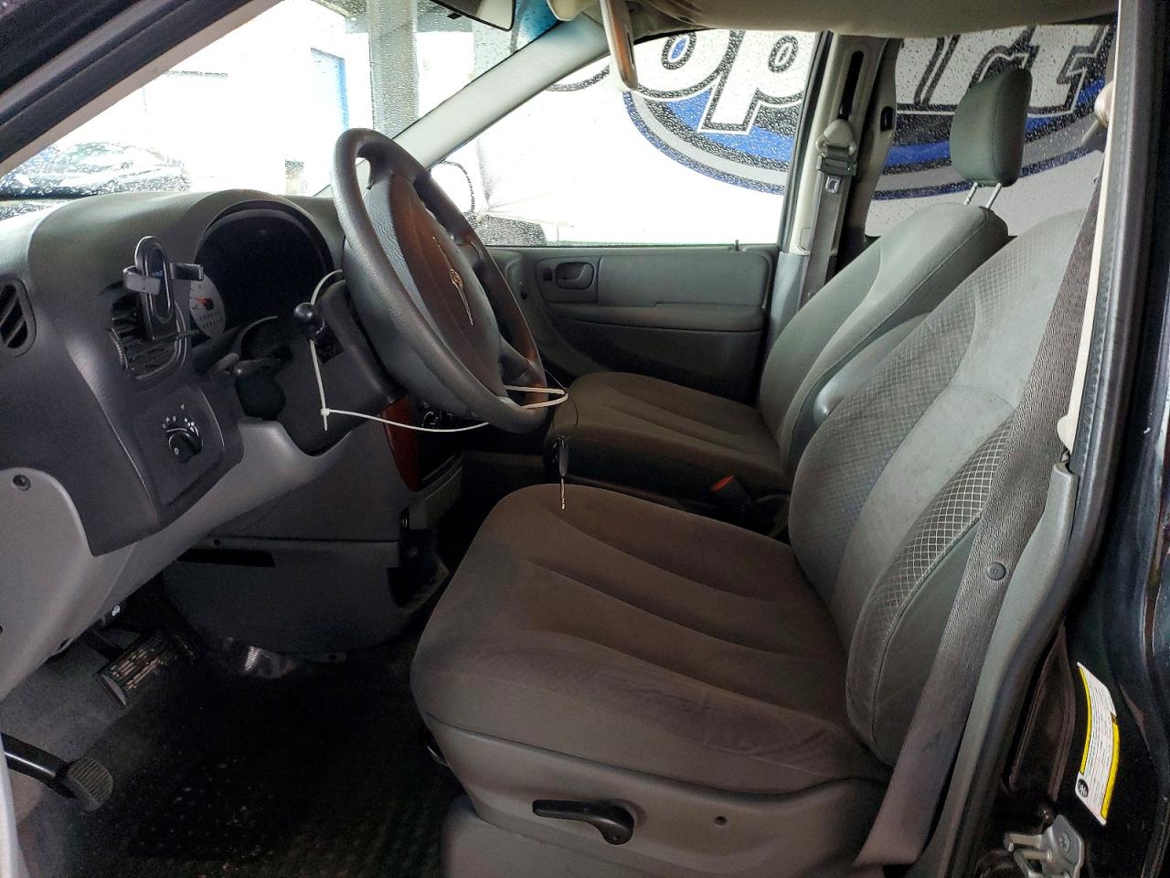 2007 CHRYSLER TOWN & COUNTRY LX photo 7