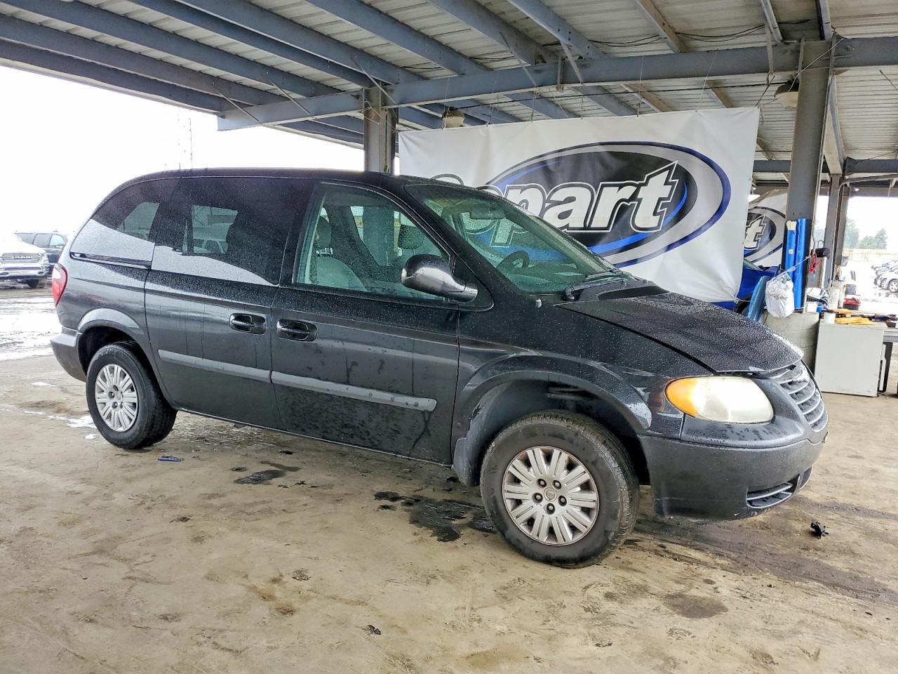 2007 CHRYSLER TOWN & COUNTRY LX photo 4
