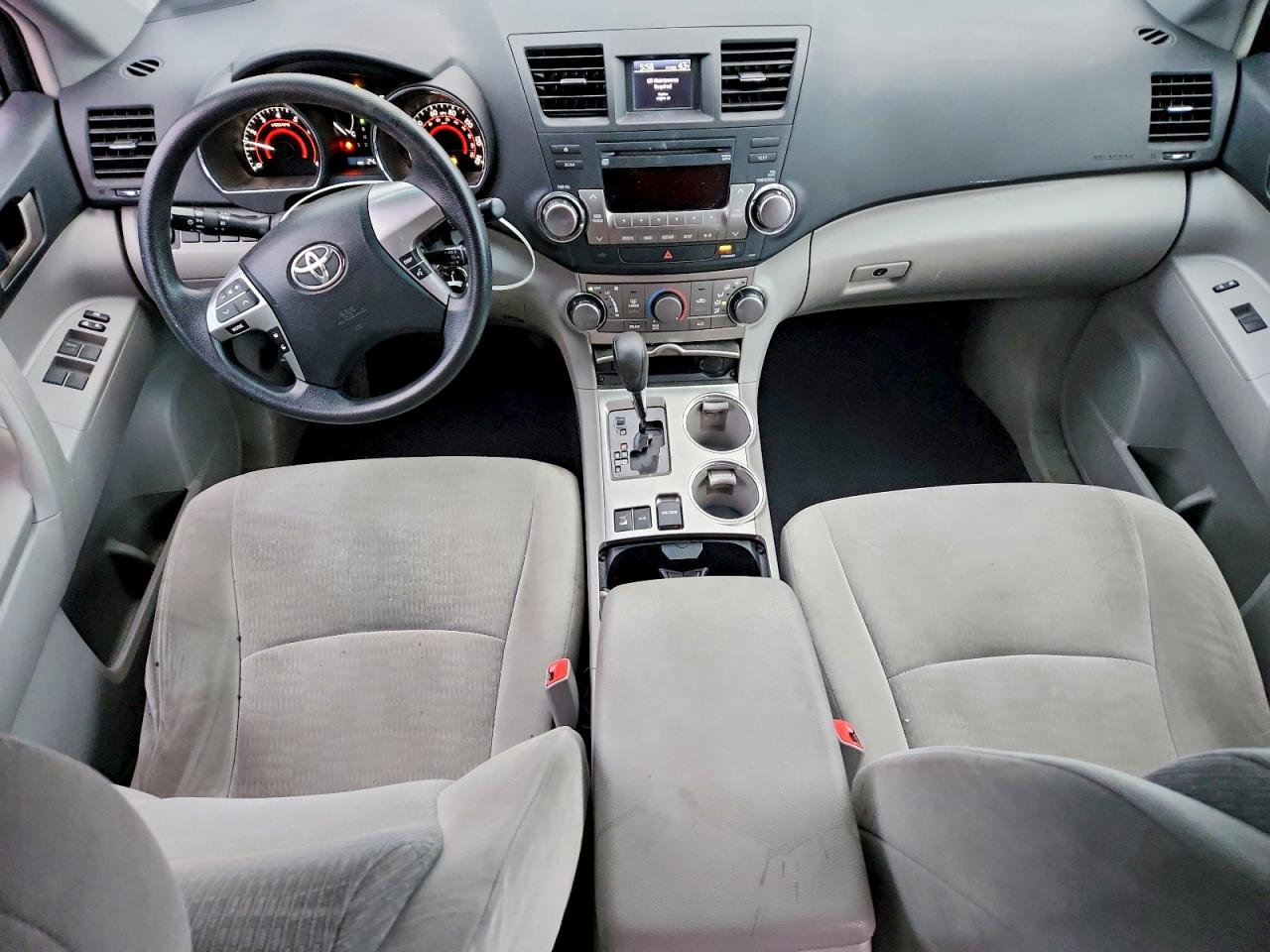 2011 TOYOTA HIGHLANDER BASE photo 8