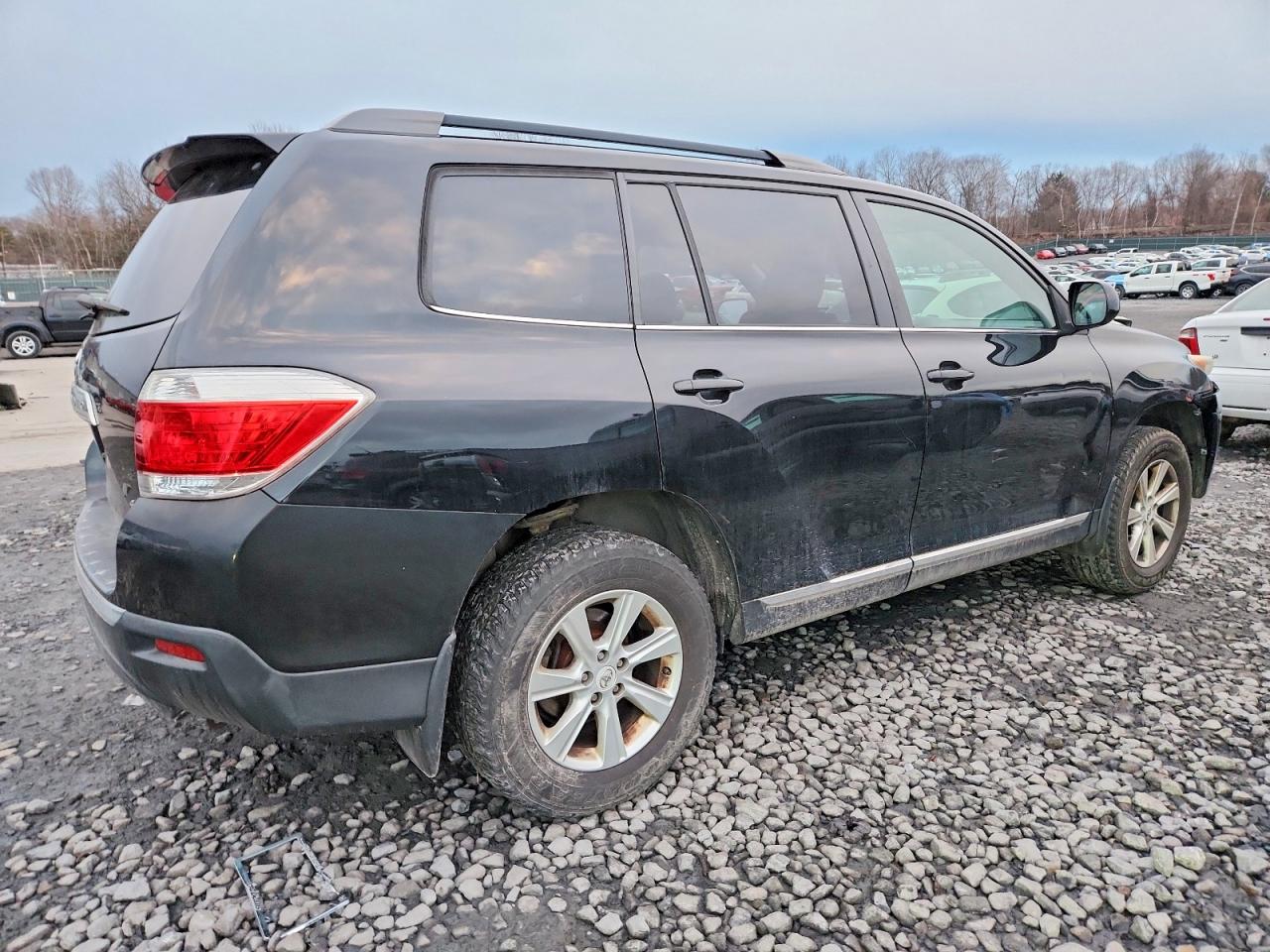 2011 TOYOTA HIGHLANDER BASE photo 3