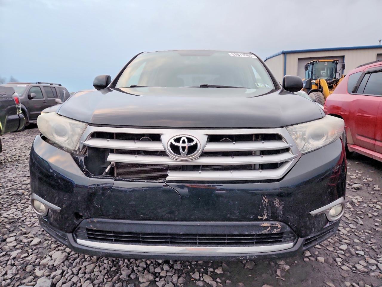 2011 TOYOTA HIGHLANDER BASE photo 5