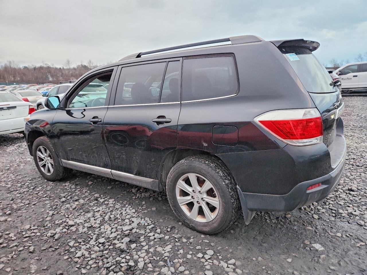 2011 TOYOTA HIGHLANDER BASE photo 2