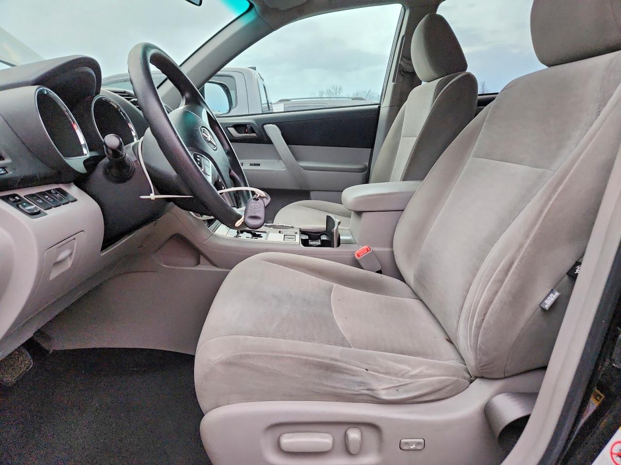 2011 TOYOTA HIGHLANDER BASE photo 7
