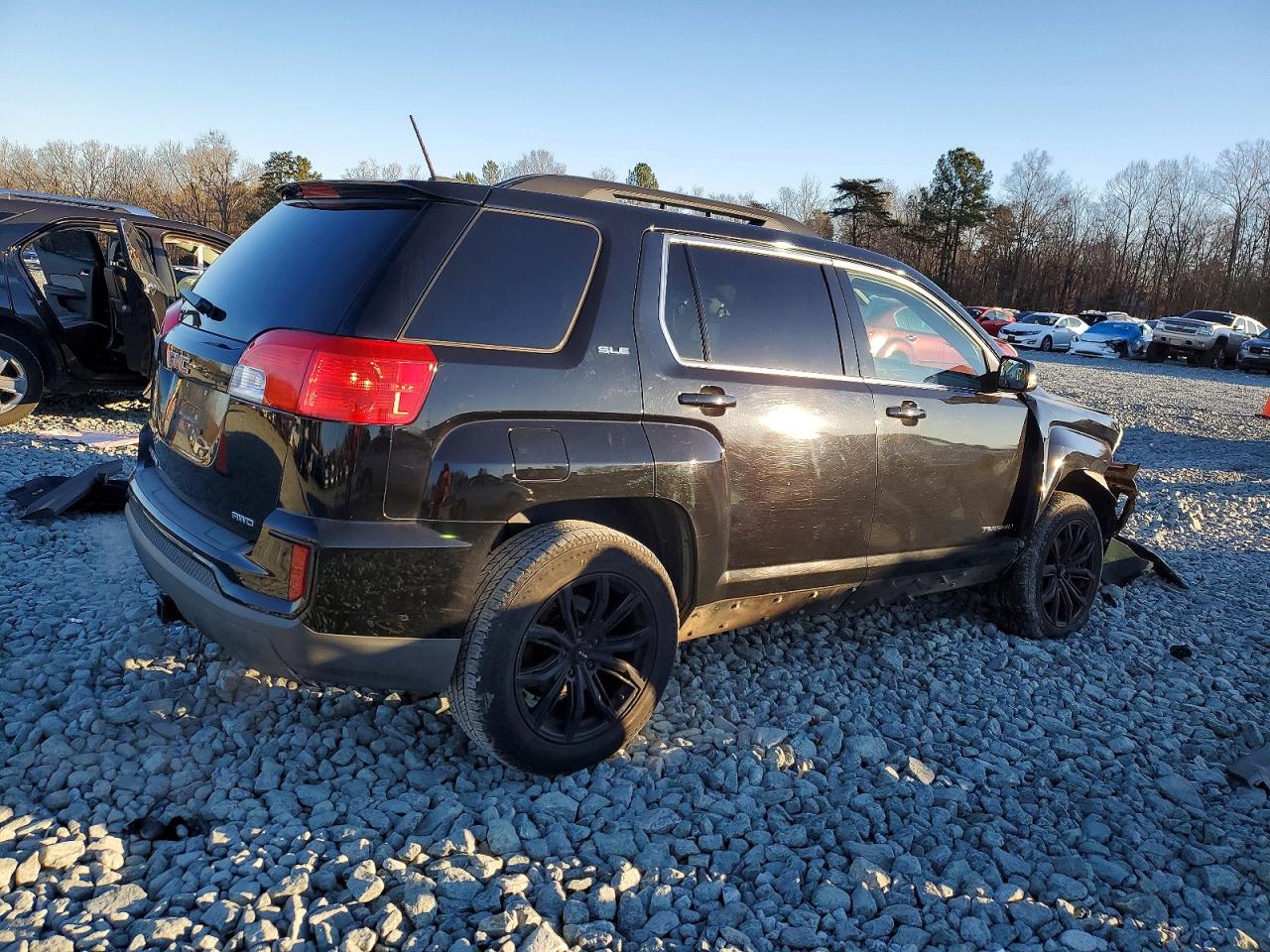 2017 GMC TERRAIN SLE photo 3