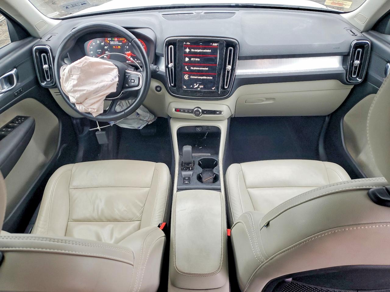 2022 VOLVO XC40 T5 MOMENTUM photo 8