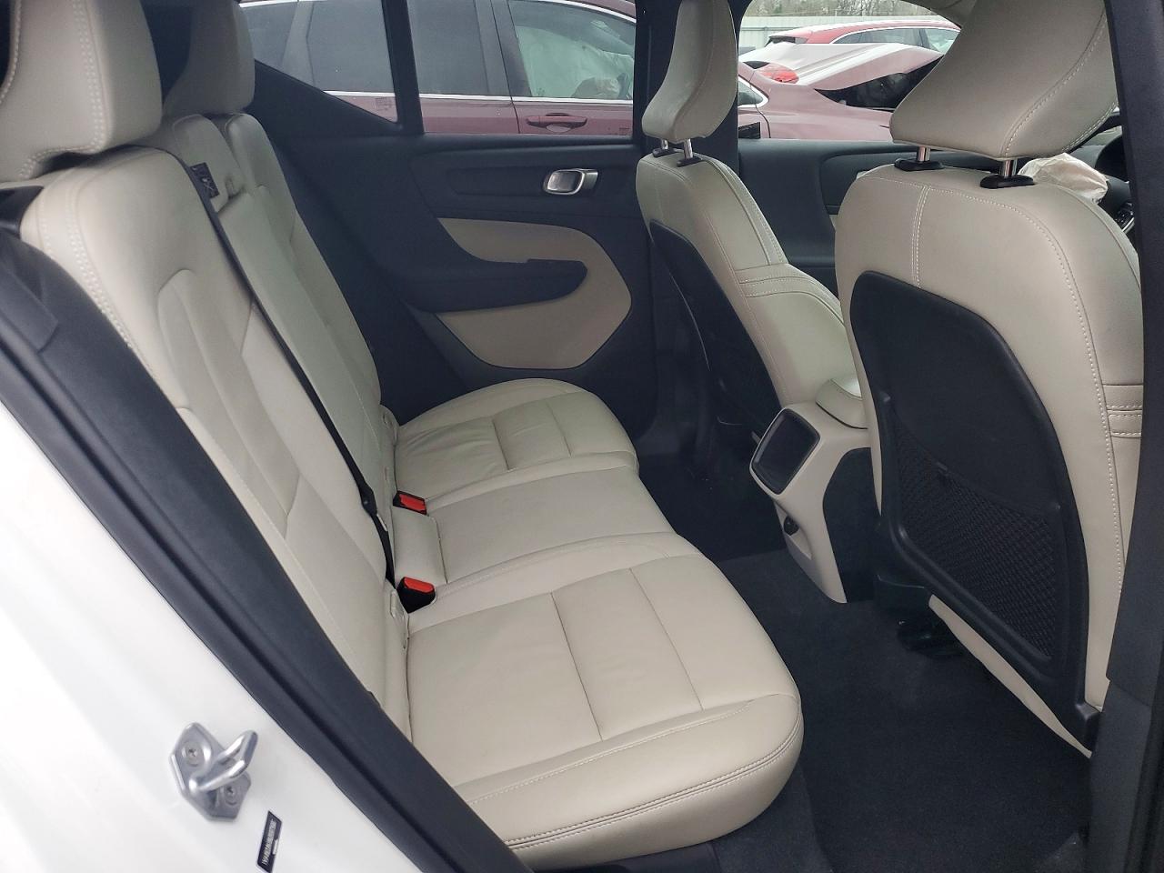 2022 VOLVO XC40 T5 MOMENTUM photo 11