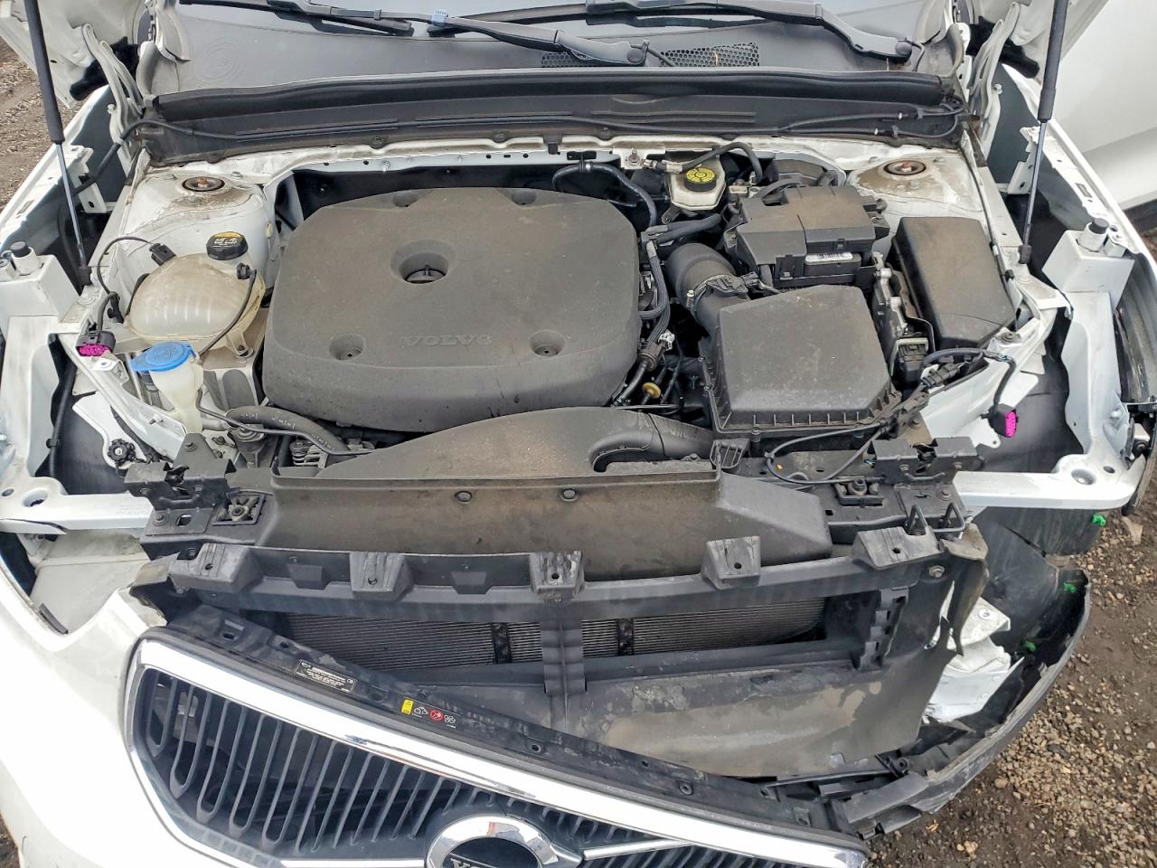 2022 VOLVO XC40 T5 MOMENTUM photo 12