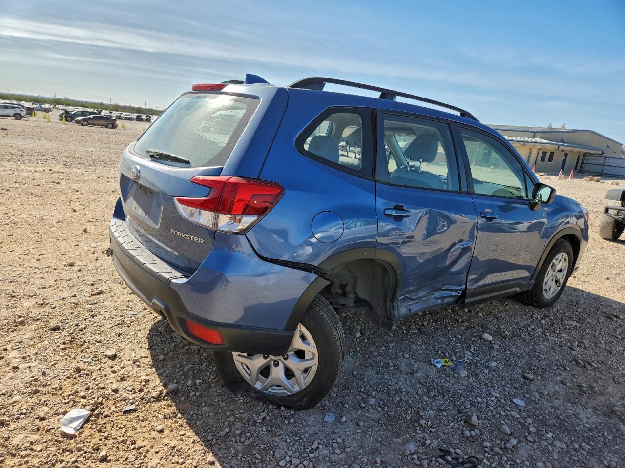 2020 SUBARU FORESTER photo 3