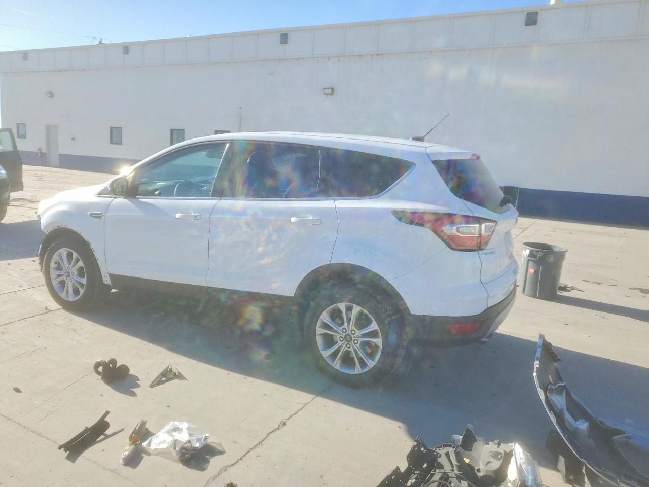 2017 FORD ESCAPE SE photo 2