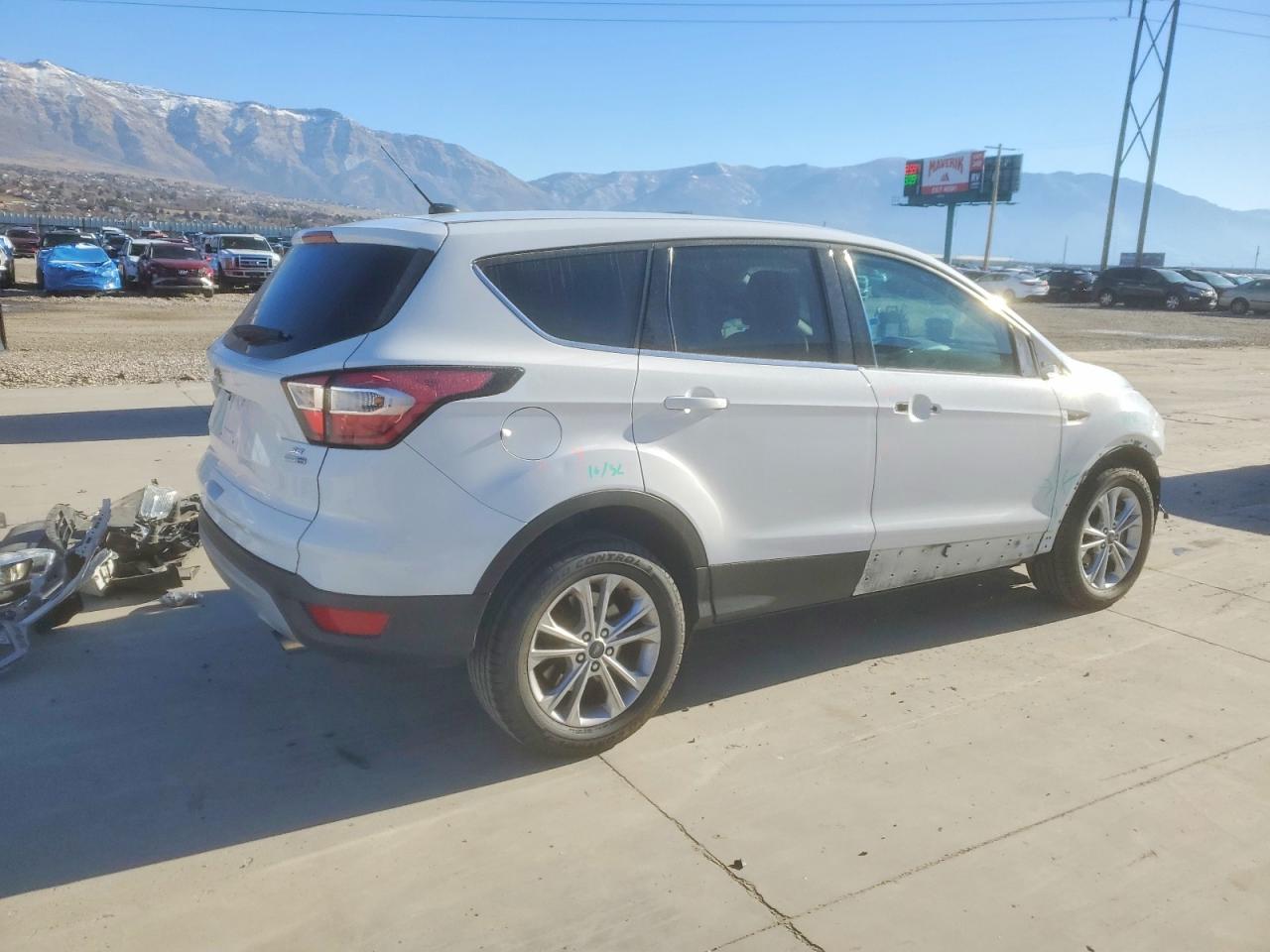 2017 FORD ESCAPE SE photo 3