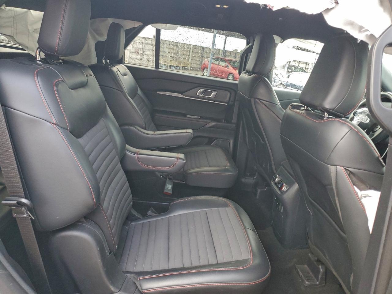 2025 FORD EXPLORER ST-LINE photo 11