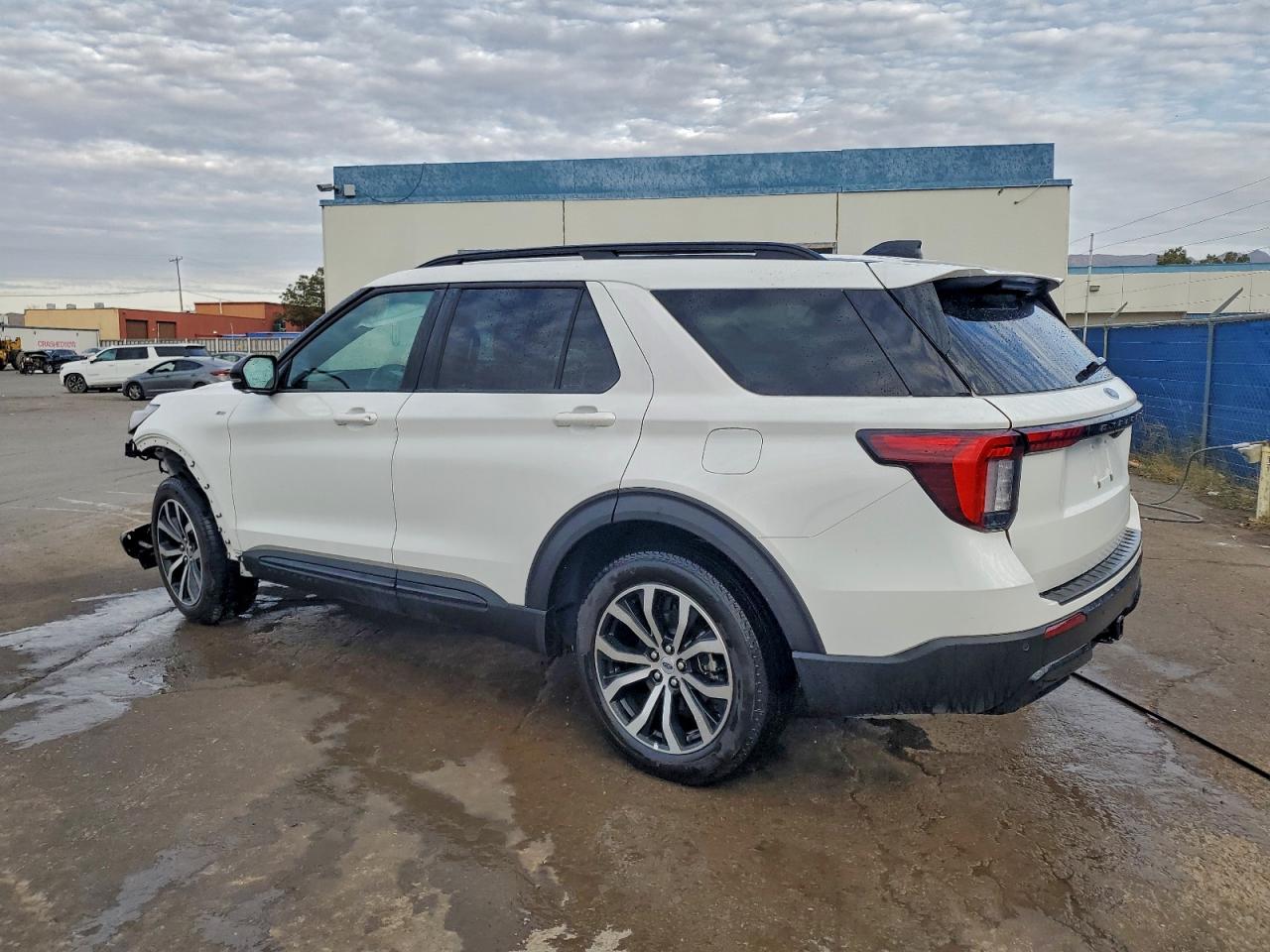 2025 FORD EXPLORER ST-LINE photo 2