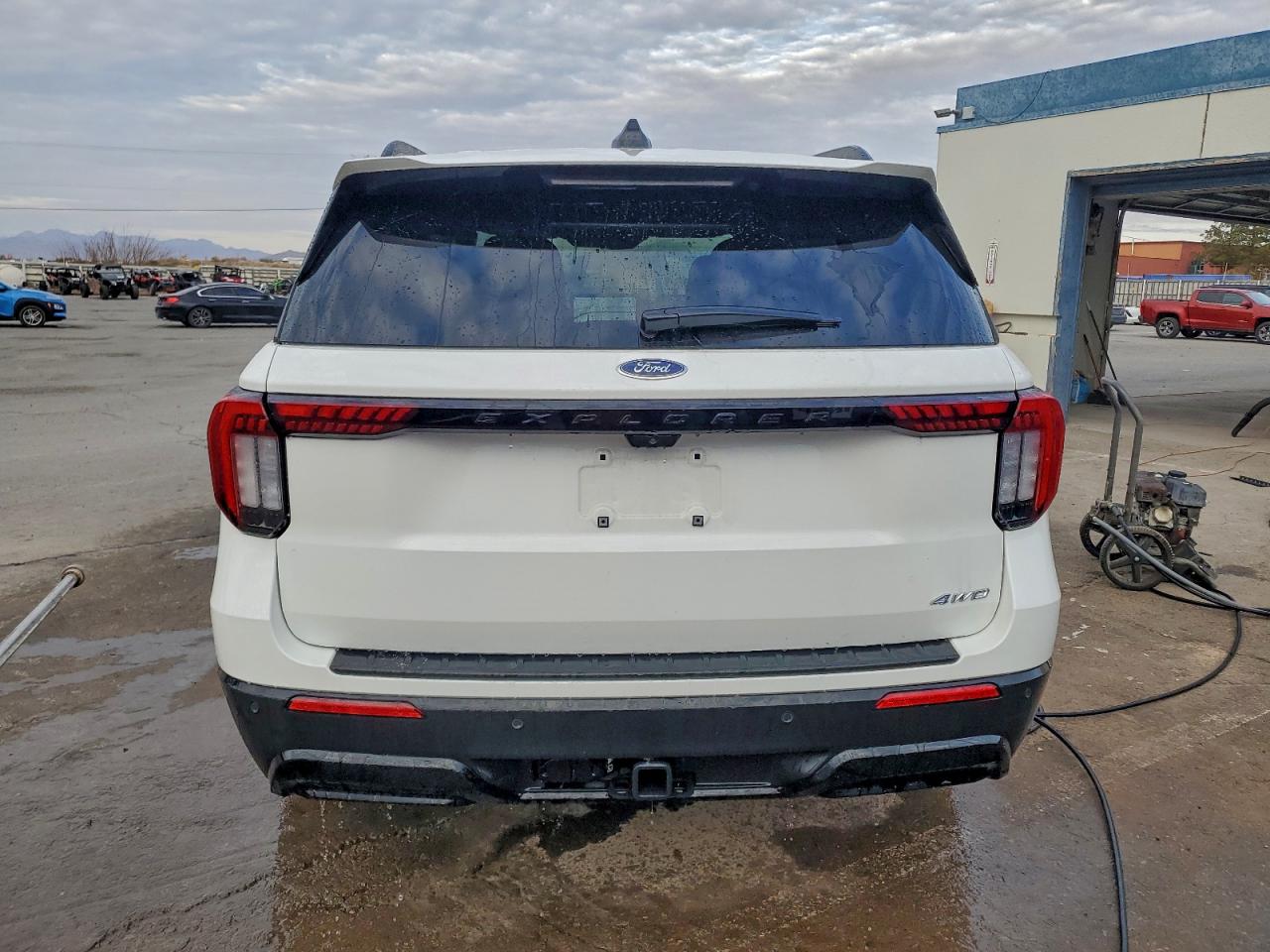 2025 FORD EXPLORER ST-LINE photo 6
