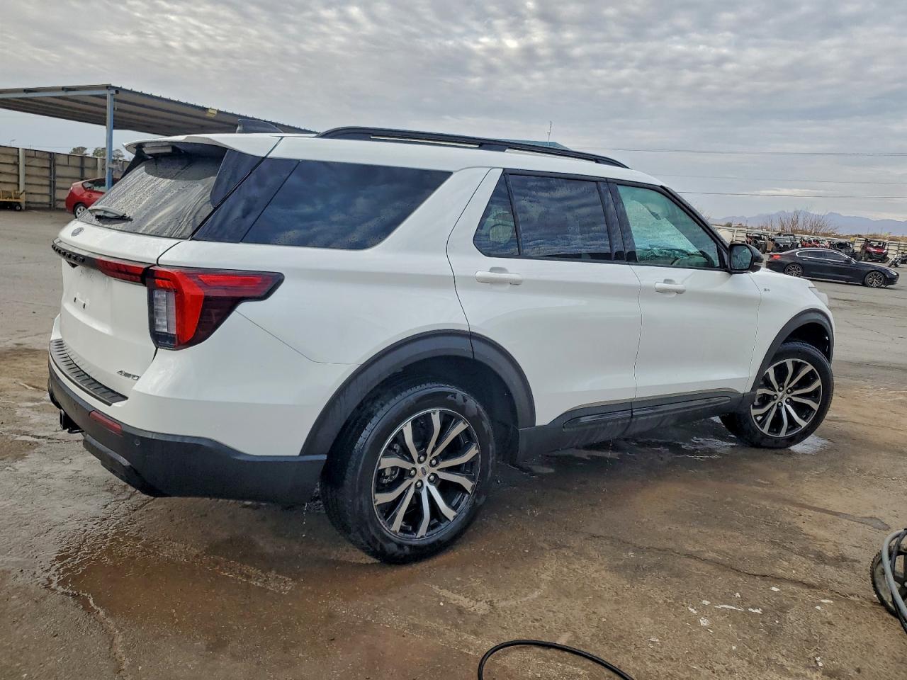 2025 FORD EXPLORER ST-LINE photo 3