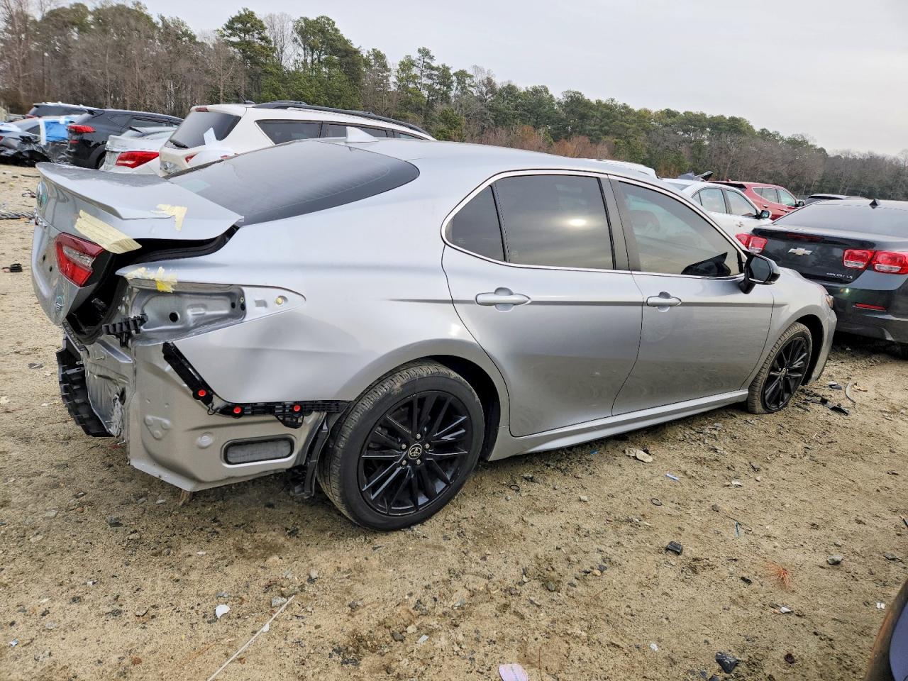 2022 TOYOTA CAMRY SE photo 3