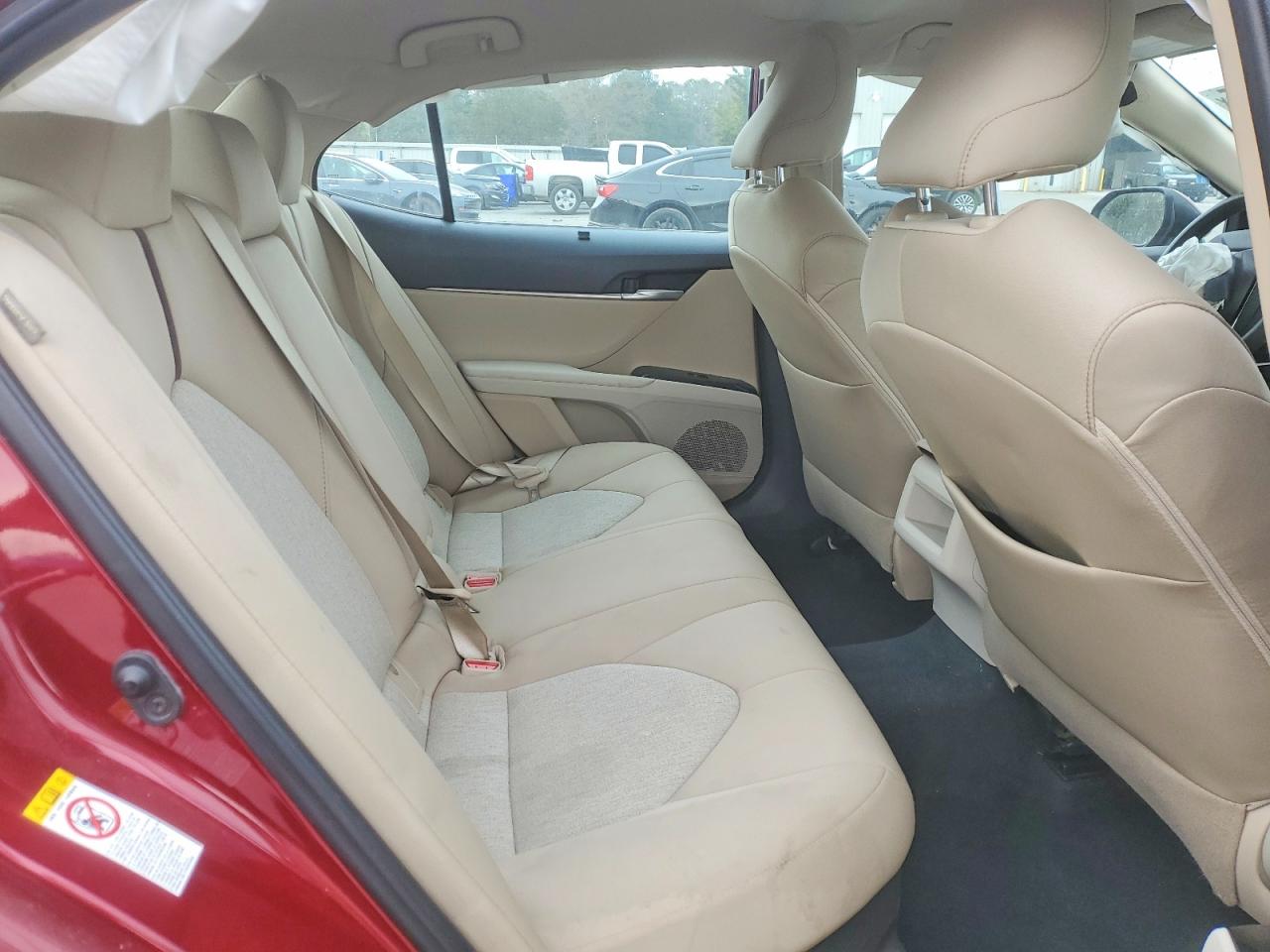 2019 TOYOTA CAMRY LE photo 10