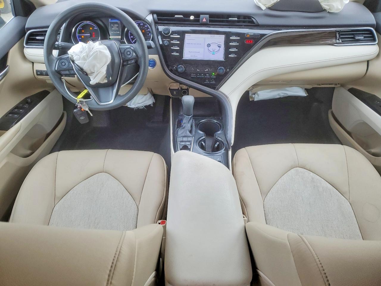 2019 TOYOTA CAMRY LE photo 8