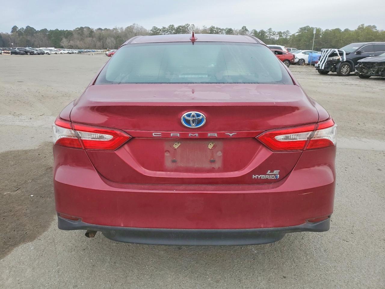 2019 TOYOTA CAMRY LE photo 6