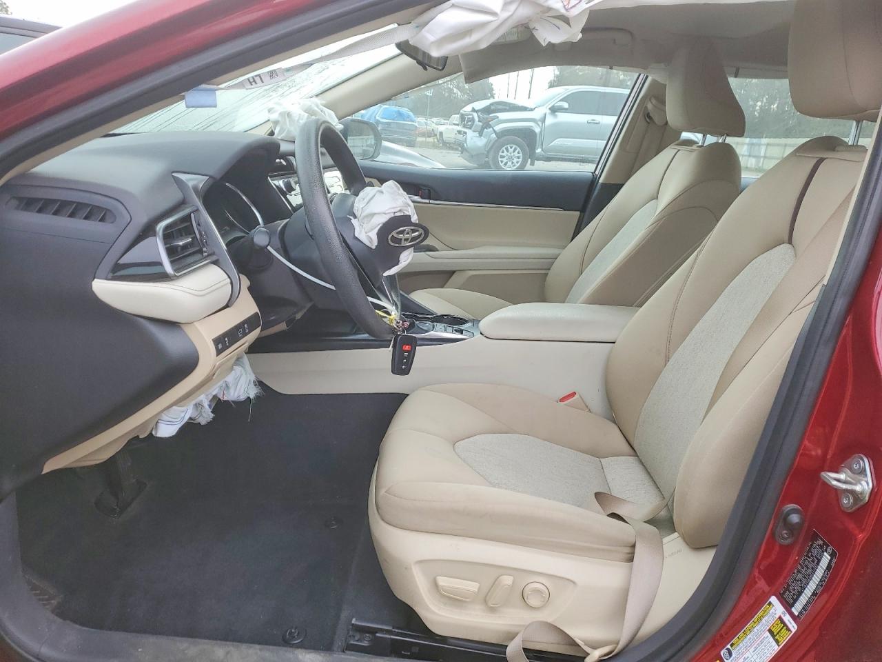2019 TOYOTA CAMRY LE photo 7