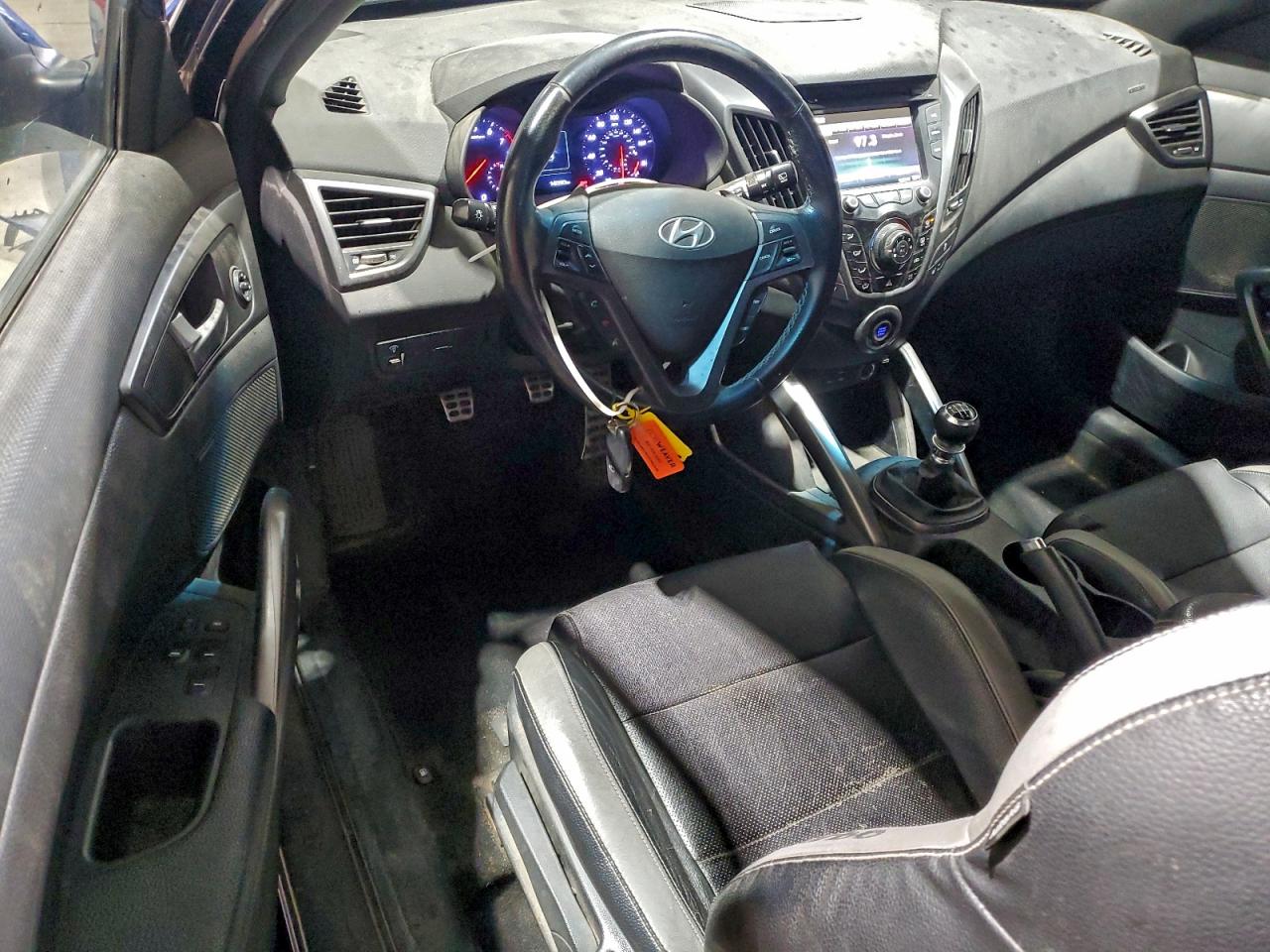 2016 HYUNDAI VELOSTER TURBO photo 8