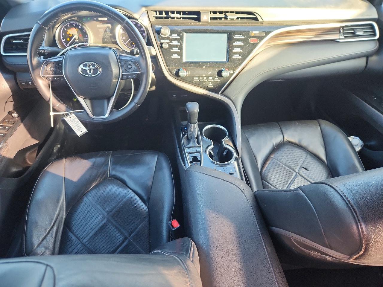 2018 TOYOTA CAMRY XLE photo 8
