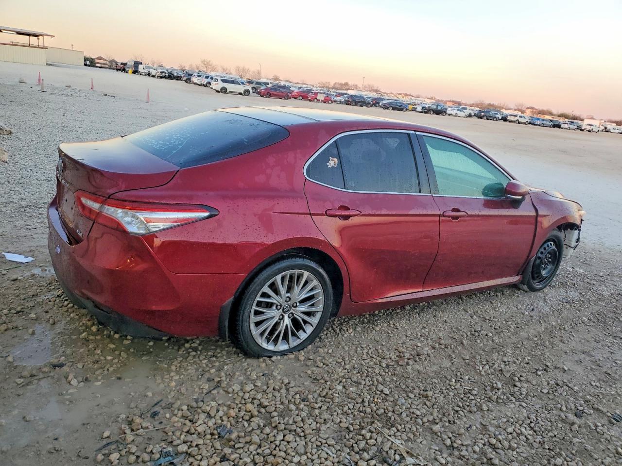2018 TOYOTA CAMRY XLE photo 3