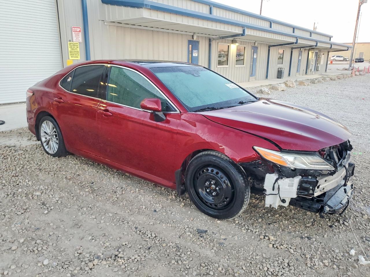 2018 TOYOTA CAMRY XLE photo 4