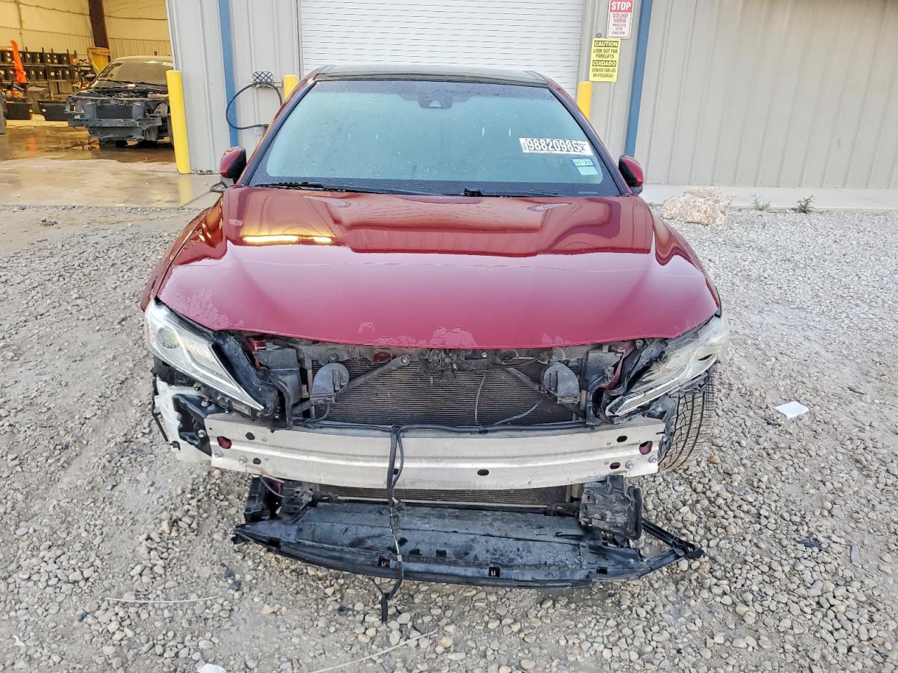 2018 TOYOTA CAMRY XLE photo 5