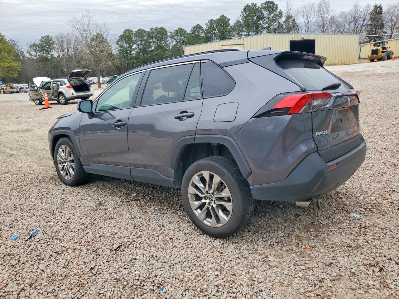 2021 TOYOTA RAV4 XLE PREMIUM photo 2
