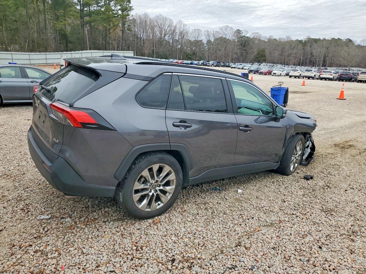 2021 TOYOTA RAV4 XLE PREMIUM photo 3