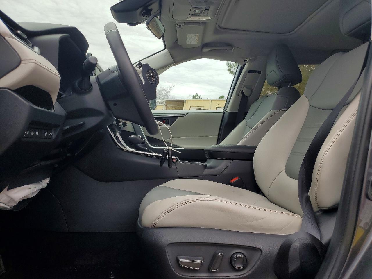 2021 TOYOTA RAV4 XLE PREMIUM photo 7