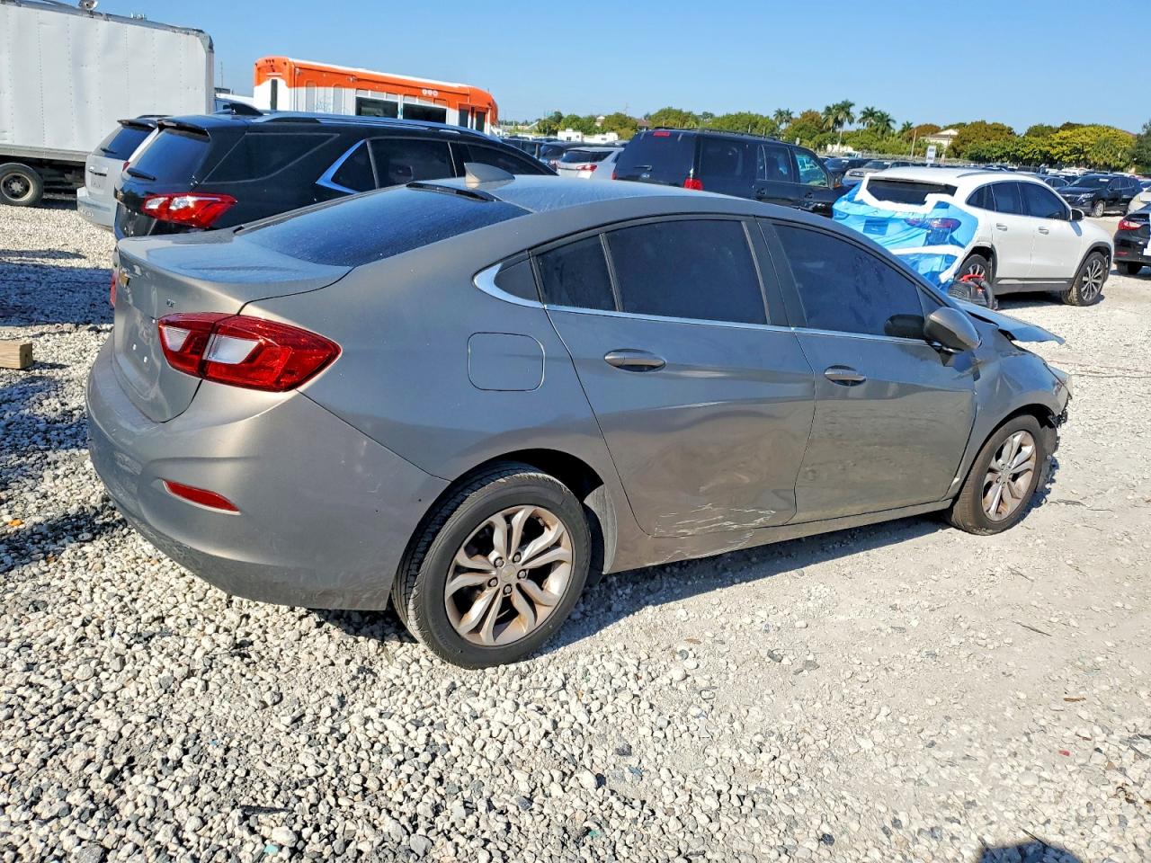 2019 CHEVROLET CRUZE LT photo 3