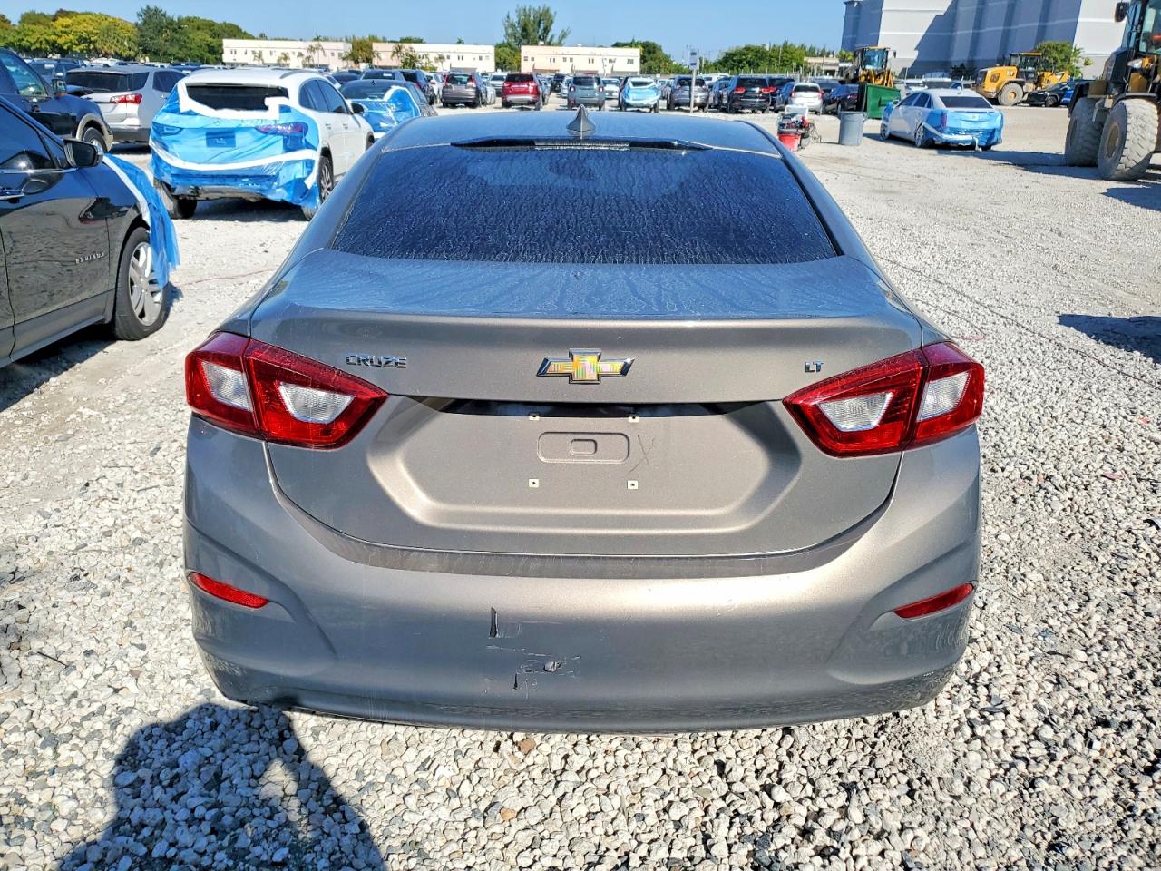 2019 CHEVROLET CRUZE LT photo 6