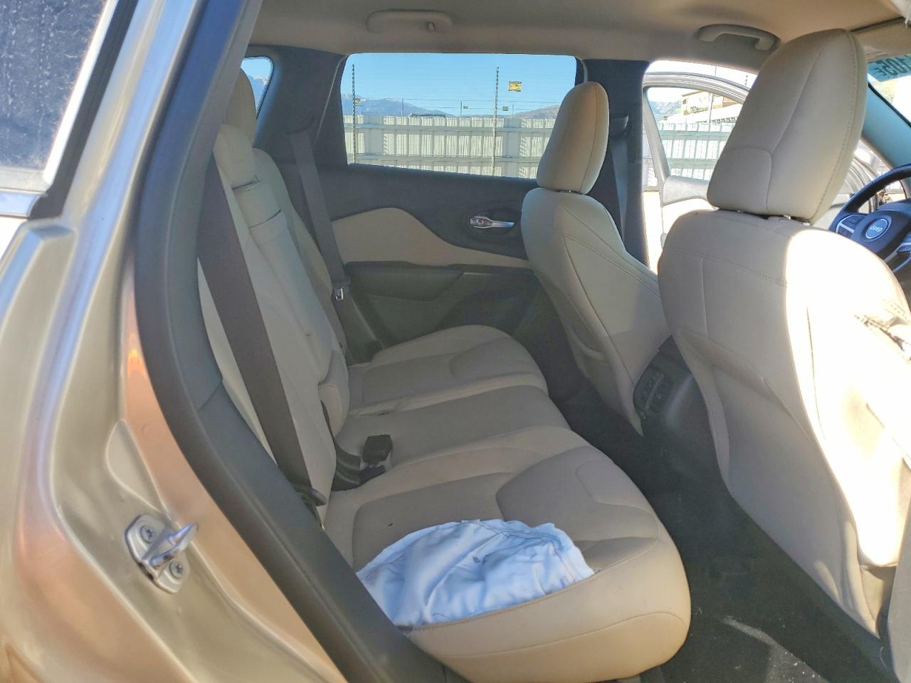 2015 JEEP CHEROKEE LATITUDE photo 10