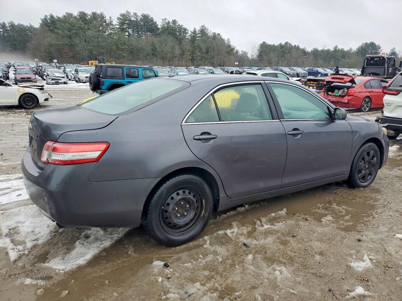 2011 TOYOTA CAMRY BASE photo 3