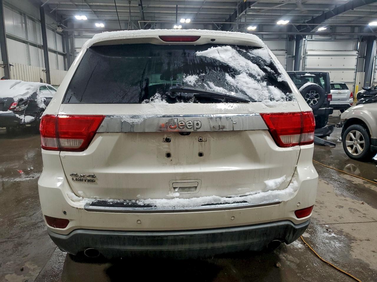 2012 JEEP GRAND CHEROKEE LIMITED photo 6