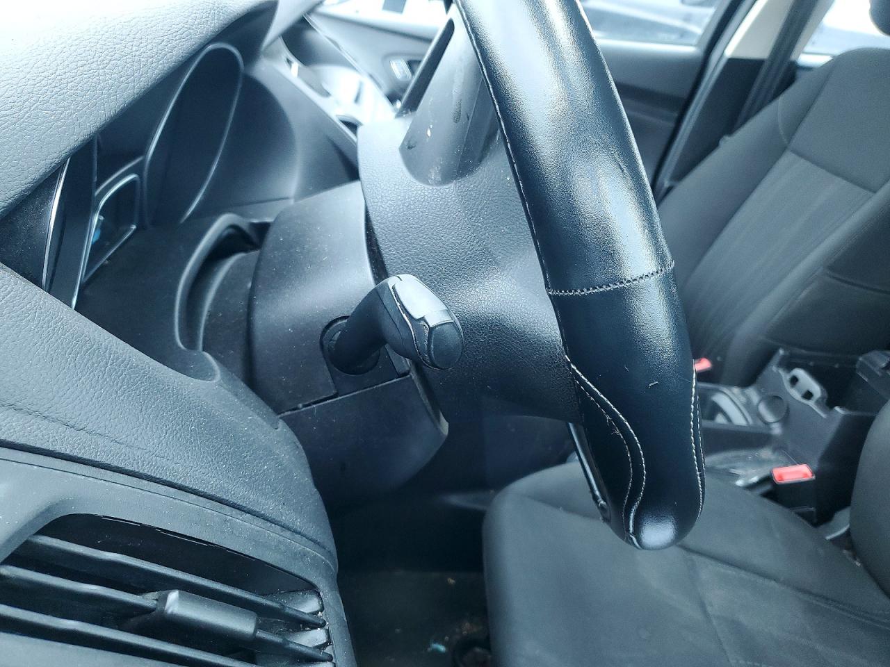 2015 FORD FOCUS SE photo 9